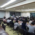 実験教室の後に開催した卒業生の教員と教職課程の学生との交流会