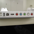 接続ポートは、HDMI（ビデオ/オーディオ）、コンポーネントビデオ、オプティカルオーディオ、アナログRCAステレオオーディオ、10/100BASE-T Ethernet、USB 2.0を搭載。