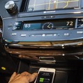 新型トヨタ アバロンのQi ワイヤレス車載充電システム