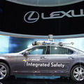 「LEXUS INTEGRATED SAFETY」を搭載したレクサス LS（CES13）