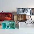 《Notice-Forest:Five Reasons(Prada, Chanel, Louis Vuitton, Cartier, Tiffany&amp;Co.)》、2011、紙袋、糊