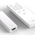 「Smart TV Stick」機器本体及びリモコン外観