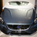 ボルボは、世界初の歩行者エアバッグを採用した新型車『V40』を発売