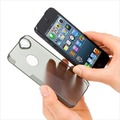iPhone 5にケースを装着するイメージ（iPhone 5は別売）