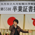 サプライズで卒業式に登場したGACKT