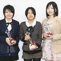 国内カテゴリー グランプリ　佐藤奈々珠さん、準グランプリ　小田切優衣さん、長友みなみさん