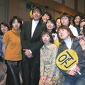韓国スターの来日に女性ファン熱狂〜リュ・シウォンが舞台挨拶