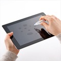 タブレットにフッ素コーティング剤を塗るイメージ