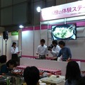 ホビークッキングフェアのメインステージでは料理研究家による料理教室が（日本ホビーショー 2013）