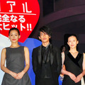 左から、オダギリジョー＆綾瀬はるか＆佐藤健＆中谷美紀＆黒沢清監督／『リアル～完全なる首長竜の日～』初日舞台挨拶