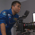 超高感度4Kカメラを操作するJAXA若田光一宇宙飛行士