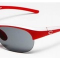 「JINS SPORTS×carp」サンバイザーや帽子着脱時も邪魔にならないストレートテンプルと「可変式」のノーズパッド