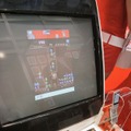 [ビジネスシヨウ] カラオケとゲームをテレビで楽しむケータイ。ボーダフォンは「V601T」を披露