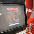 [ビジネスシヨウ] カラオケとゲームをテレビで楽しむケータイ。ボーダフォンは「V601T」を披露