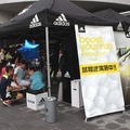 東京・渋谷ヒカリエのイベントスペースでは、アディダスのシューズを試履きできるコーナーが設けられていた