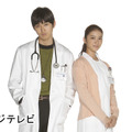 フジテレビ系「海の上の診療所」で月9ドラマ初主演の松田翔太（左）と共演の武井咲