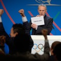 東京開催決定を発表するIOCのロゲ会長　(C) Getty Images