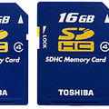 左からSD-HC032GT4、SD-HC016GT4、SD-MH008GA