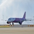 MARIKO JET初フライト到着（成田空港、10月27日）