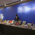 銀座アルマーニで寺山修司、細江英公、森山大道ら70年代東京写真展開催中