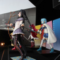 カフェには等身大魔法少女をでディスプレイ