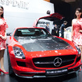 エーディグリーファーレンハイト天津憂が手掛けたメルセデス・ベンツのコンパニオンのユニフォームはSLS AMG GT FINAL EDITIONからインスピレーションを受けたもの