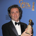 「The Great Beauty」で外国語映画賞を受賞した映画監督パオロ・ソレンティーノ（Paolo Sorrentino）は、アルマーニのクラシックタキシードでゴールデングローブ賞授賞式に登場
