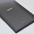 Wi-FiモデルはSONYとXperiaのロゴが配置されている