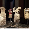 パリのガリエラ服飾美術館で開催中のアライア展