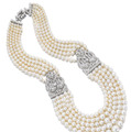 Necklace, natural pearls from the Gulf with platinum and diamond clasps