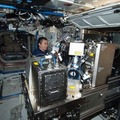 NASAの燃焼実験ラック（CIR）で作業する若田宇宙飛行士（2月5日）　(c) JAXA/NASA