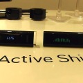 Activ Shift EDGEを正面から見たところ。小さなボディにディスプレイが付いており、目標達成度などのデータを表示できる