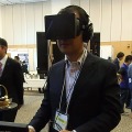 没入型VRヘッドマントディスプレイ「Oculus Rift」のデモの様子。没入感のある映像を再生できる