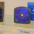 　松下電器産業は、同社DVDレコーダー「DIGA」シリーズの最上位モデルとして、ブルーレイディスク対応のDVDレコーダー「DMR-E700BD」を7月31日に発売する。