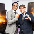 渡辺謙＆ギャレス・エドワーズ監督／『GODZILLA』 -(C) 2014 WARNER BROS. ENTERTAINMENT INC. & LEGENDARY PICTURES PRODUCTIONS LLC