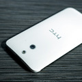 「HTC One（E8）」。メインカメラは1300万画素