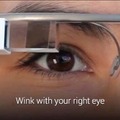 Google Glassのウィンク撮影機能のキャリブレーション画面のキャプチャ。画面の動画に合わせてウィンクを数回行う。