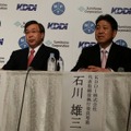 会見に登場したKDDI代表取締役執行役員専務　石川雄三氏と住友商事代表取締役副社長執行役員　佐々木新一氏。