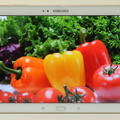 GALAXY Tab Sで高解像度の写真を表示したところ。赤や緑が色濃く表示されている。