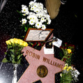 ロビン・ウィリアムズ追悼、各地でファンが献花