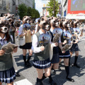 アライグマに扮した「宇宙最凶ロケットガールズ」
