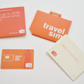 Travel SIMのパッケージ。カード本体に取説などが付いてくる