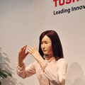 【CEATEC 2014 Vol.7】東芝が「手話のできる人間型アンドロイド」“地平アイこ”さんを出展