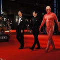 「第27回東京国際映画祭」声優の梶裕貴とともに登場した「巨人くん」