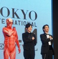 「第27回東京国際映画祭」声優の梶裕貴とともに登場した「巨人くん」