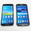 GALAXY S5（左）と比較してもそれほどサイズ感に差はない