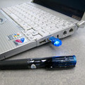 USBメモリはボールペンから取り外して使用できる（PCは別売）