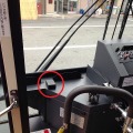 京都市営バス車内に設置されたアプリックスのビーコン