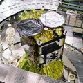 衛星整備棟内の「はやぶさ2」　(c) JAXA