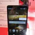 会場内でタッチ＆トライを実施。「Ascend Mate7」の展示
